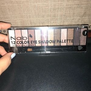 Nabi 12 Color Eye Shadow Palette